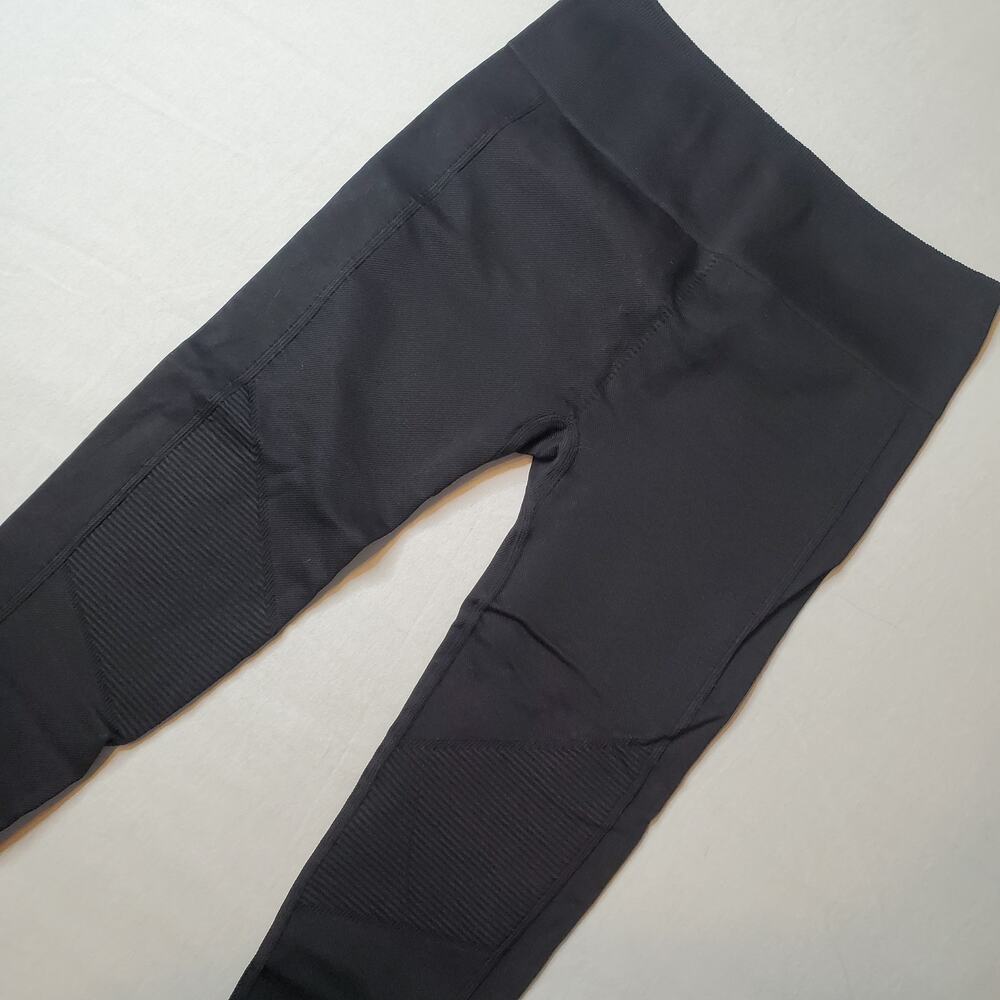 Fabletics Women's Size L NWT Seamless High-Waist Statement 7/8 Legging Black